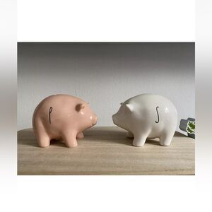 NEW RAE DUNN SALT AND PEPPER SHAKERS PINK AND WHITE PIGS VHTF Oink